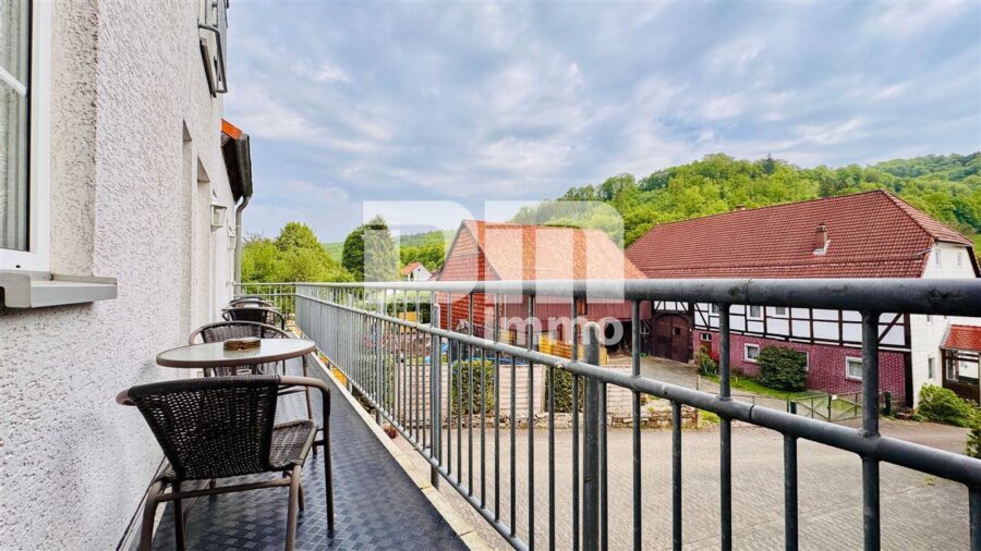 Opulente Gästehausanlage mit 13 Zimmern,2 Sälen,Gastronomiebetrieb + Betreiberwohnung - OG Gebäude 3 Doppelzimmer / Duschbad / Balkon